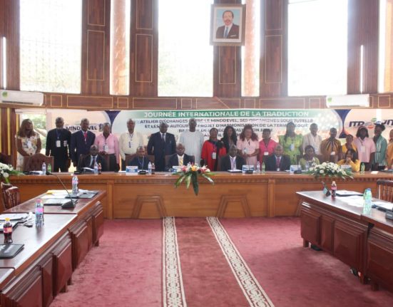 image de la salle de conférence de l'hôtel de ville de Yaoundé